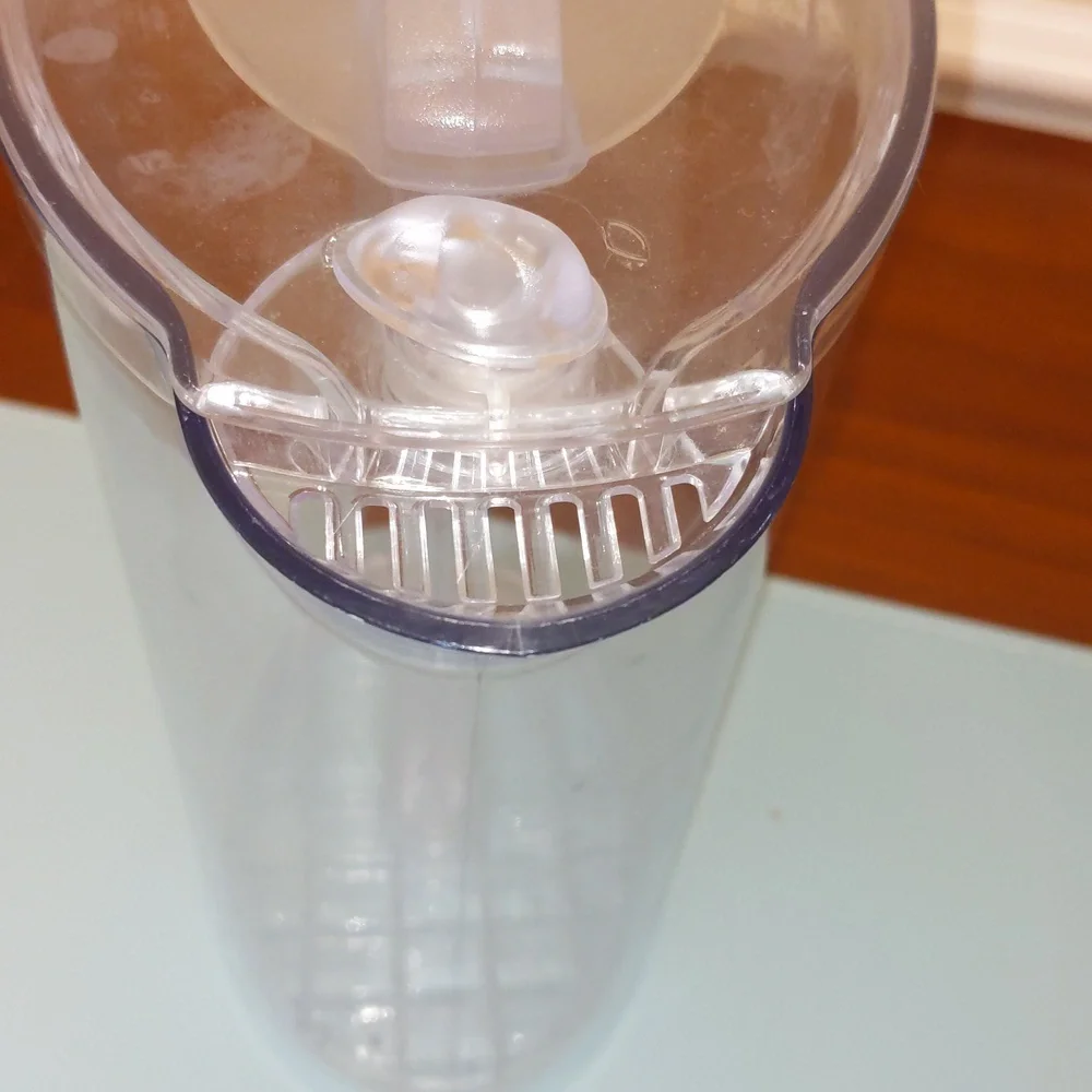 Pampered Chef Clear 2-Quart Quick Stir Pitcher with Attached Vented Stirrer - Picture 4 of 6